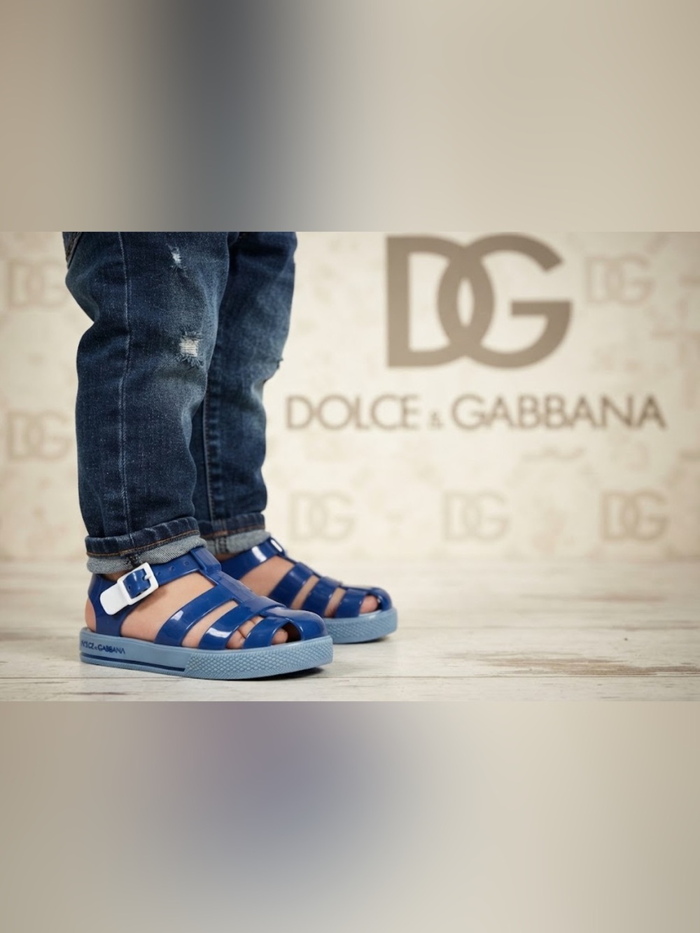 Authentic Dolce & Gabbana luxury designer baby jelly sandals sz 8